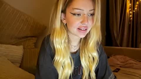 nicolette online show from December 25, 2024, 9:43 pm