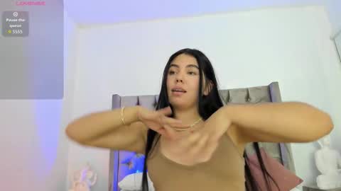 nikkibotero online show from November 29, 2025, 9:40 pm