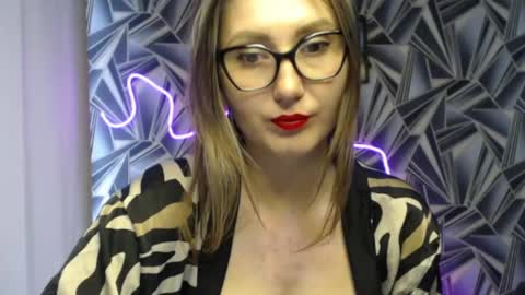 nikkikiss___ online show from May 15, 2026, 11:45 pm