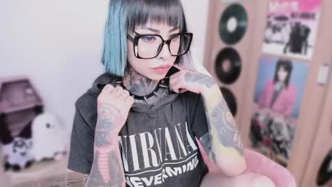 Nikki Ramone   online show from April 15, 2026, 3:19 pm