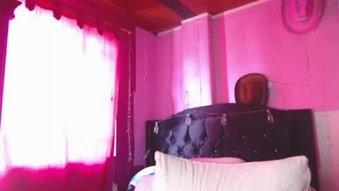 Snapshot of nikkirous_ chatting on April 11, 2026, 6:12 pm Nikkirous online show from April 11, 2026, 6:12 pm