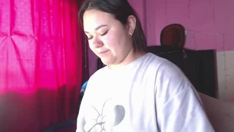 Snapshot of nikkirous_ chatting on May 4, 2026, 1:18 pm Nikkirous online show from May 4, 2026, 1:18 pm