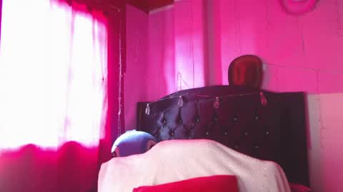 Snapshot of nikkirous_ chatting on May 8, 2026, 5:18 pm Nikkirous online show from May 8, 2026, 5:18 pm
