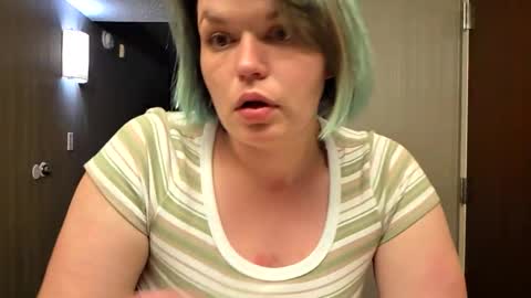 nikkithickumss online show from April 4, 2026, 10:02 am