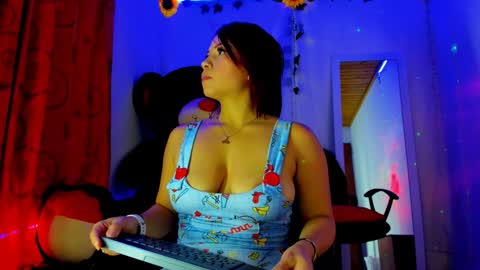 Snapshot of nikky_evans_ chatting on December 4, 2024, 5:16 am online show from December 4, 2024, 5:16 am