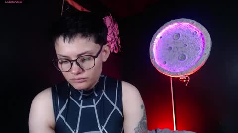 Nikky online show from April 21, 2026, 5:17 pm