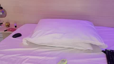 Nikky Dean online show from October 18, 2025, 4:37 am