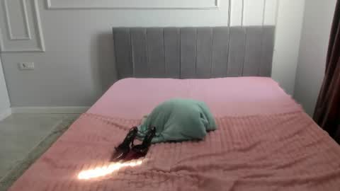 Nikky online show from June 22, 2026, 3:25 am