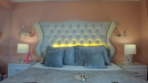 Y E S I online show from March 24, 2026, 7:19 pm