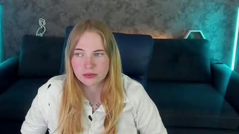 nikkyreyyy online show from May 17, 2026, 1:18 pm