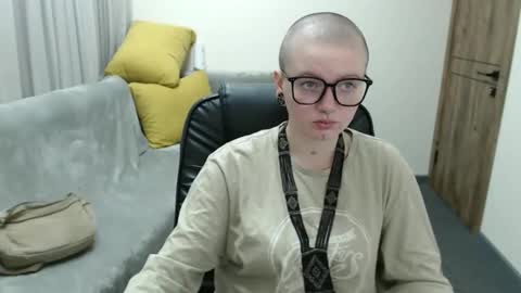 Snapshot of nikkysnow chatting on September 10, 2025, 8:36 am nikkysnow online show from September 10, 2025, 8:36 am