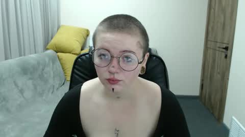 Snapshot of nikkysnow chatting on October 3, 2025, 8:22 am nikkysnow online show from October 3, 2025, 8:22 am