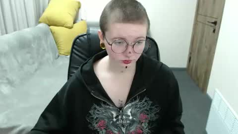 Snapshot of nikkysnow chatting on October 14, 2025, 8:04 am nikkysnow online show from October 14, 2025, 8:04 am