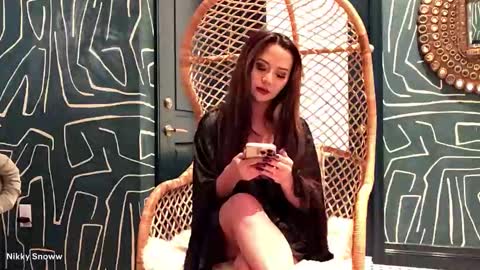 Nikki online show from December 2, 2025, 5:35 am