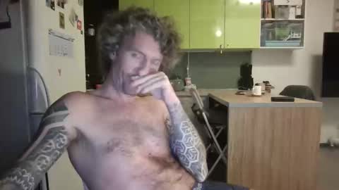 niknik39 online show from February 4, 2026, 8:14 pm