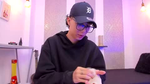    online show from September 22, 2025, 4:14 am