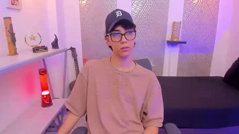    online show from September 28, 2025, 4:40 am