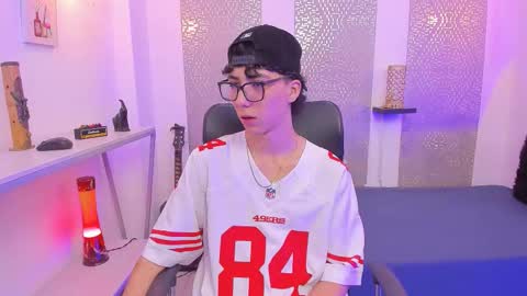    online show from October 5, 2025, 4:33 am