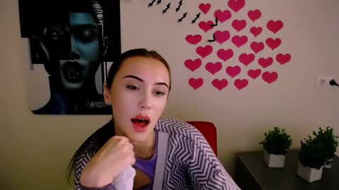 nikonara_ online show from December 4, 2024, 4:16 pm