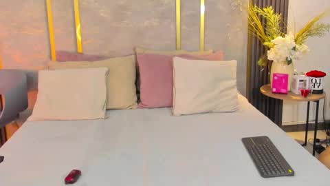 Niko Stone online show from September 26, 2025, 6:17 am