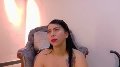  NIKY SMIT  online show from November 21, 2025, 10:47 am