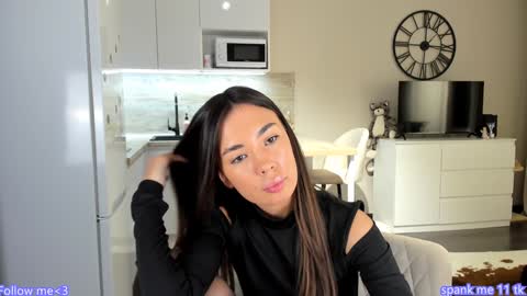 Bella online show from February 4, 2025, 7:44 pm