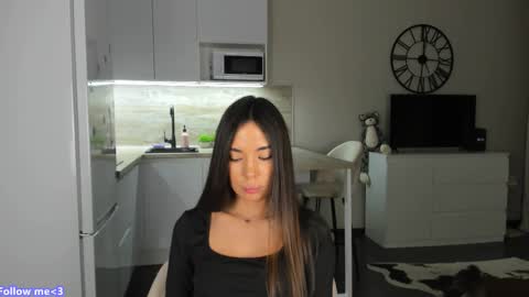 Bella online show from March 5, 2025, 4:02 am