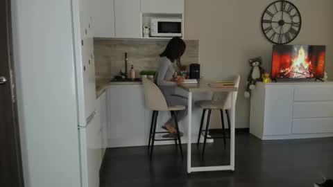 Bella online show from September 19, 2025, 1:34 pm