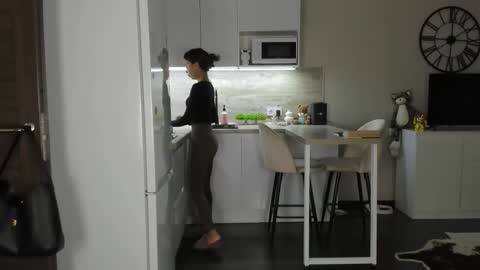 Bella online show from October 6, 2025, 7:22 pm