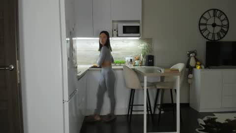 Bella online show from October 27, 2025, 12:20 pm