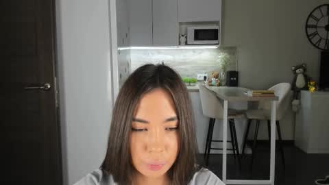 Bella online show from November 2, 2025, 9:28 pm