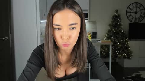 Bella online show from December 1, 2025, 7:08 pm