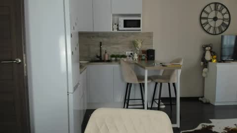 Bella online show from April 19, 2026, 12:59 pm