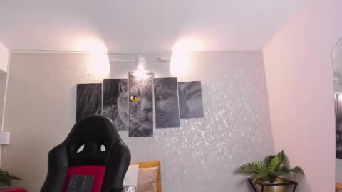 Snapshot of nils_saint chatting on September 9, 2025, 2:33 am Nils online show from September 9, 2025, 2:33 am