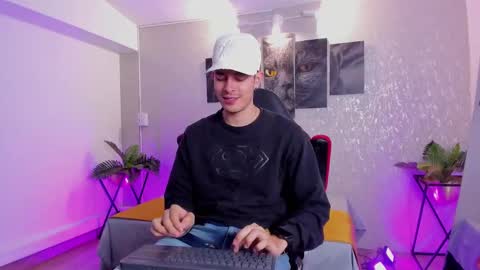 Snapshot of nils_saint chatting on October 4, 2025, 3:26 am Nils online show from October 4, 2025, 3:26 am