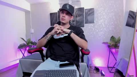 Snapshot of nils_saint chatting on October 9, 2025, 3:48 am Nils online show from October 9, 2025, 3:48 am