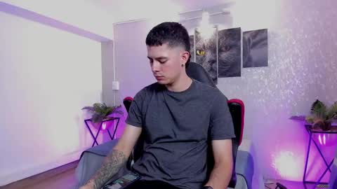 Snapshot of nils_saint chatting on October 12, 2025, 2:32 am Nils online show from October 12, 2025, 2:32 am