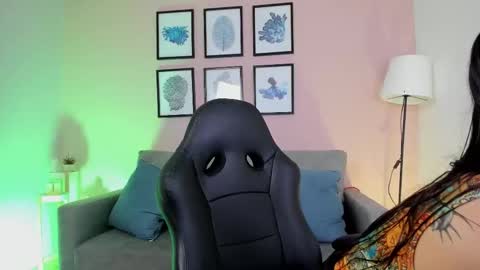 Nina online show from December 17, 2025, 11:44 pm