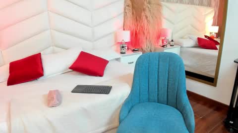 nina__ford online show from October 31, 2025, 7:59 pm