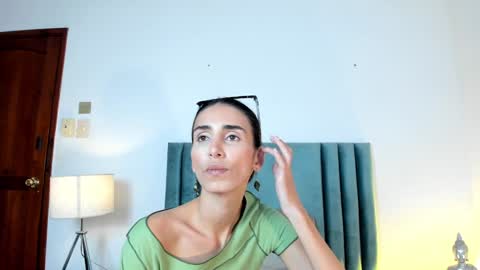 Nina online show from December 18, 2024, 6:03 pm