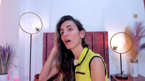 Nina online show from January 11, 2025, 6:33 pm