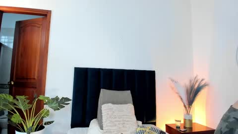 Nina online show from February 19, 2025, 6:21 pm