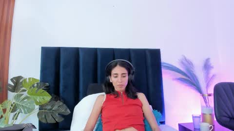 Nina online show from September 12, 2025, 6:19 pm