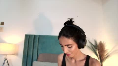 Nina online show from September 23, 2025, 6:33 pm