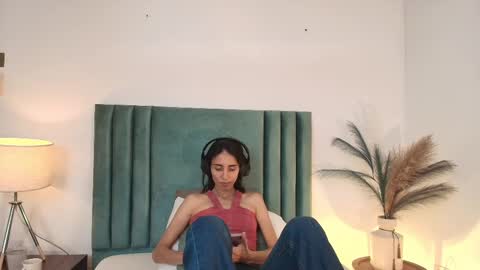 Nina online show from October 1, 2025, 6:36 pm