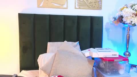 Nina online show from October 8, 2025, 6:27 pm