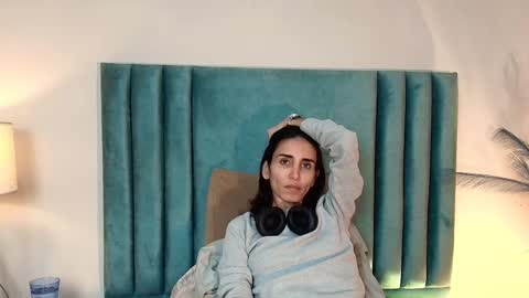 Nina online show from October 12, 2025, 4:39 pm