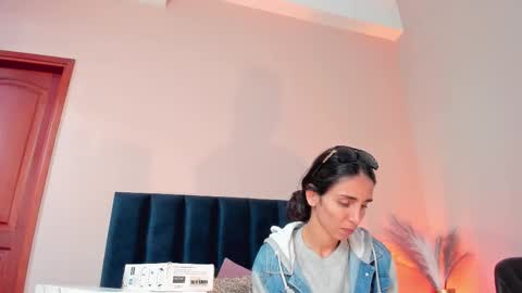 Nina online show from October 21, 2025, 6:19 pm