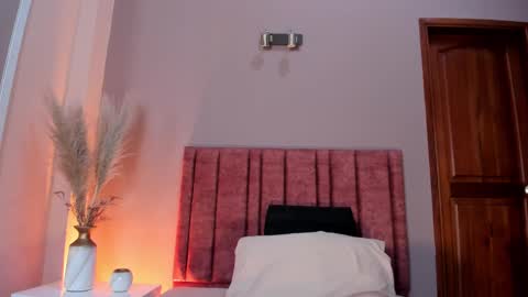 Nina online show from October 26, 2025, 2:23 pm