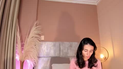 Nina online show from November 4, 2025, 6:18 pm